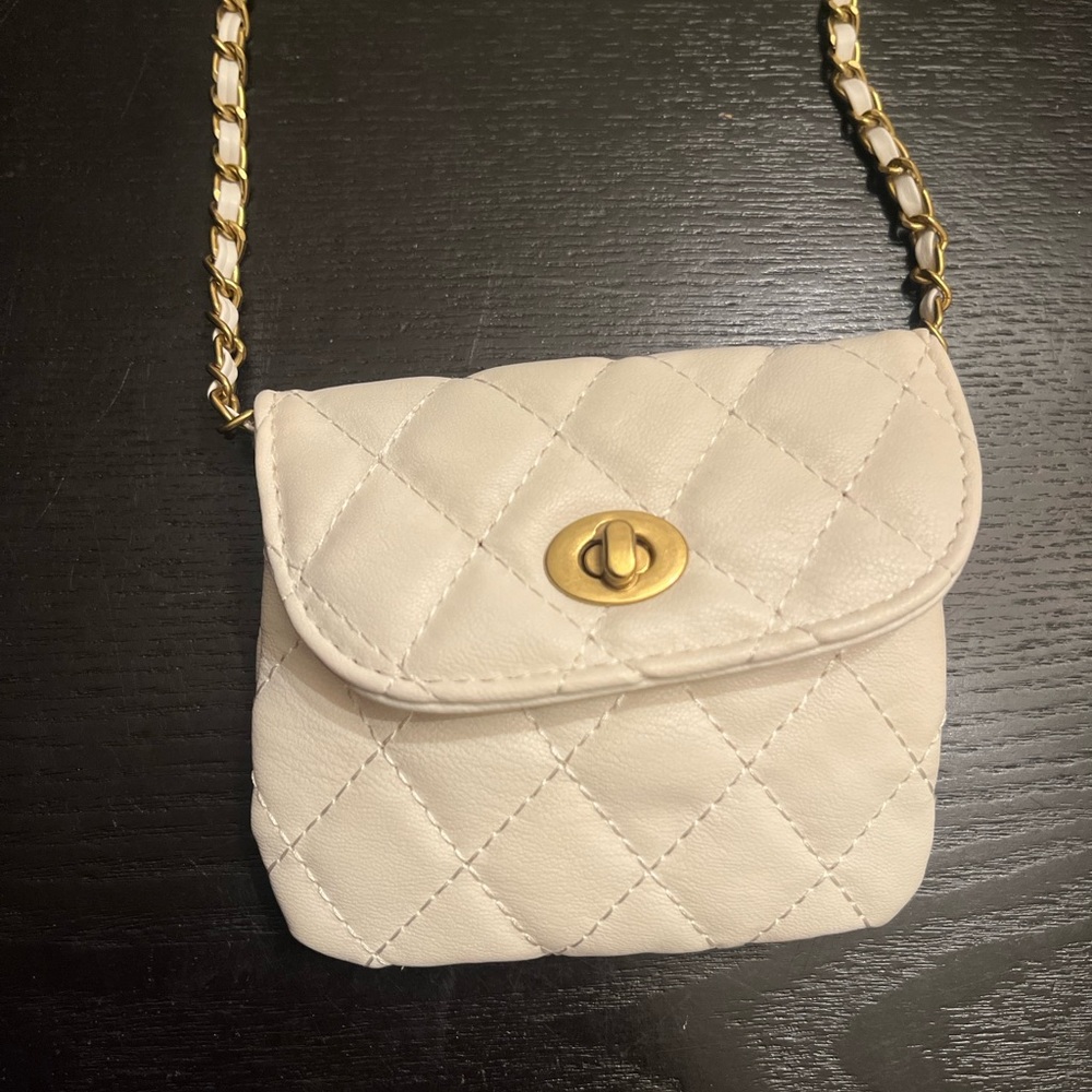 Elegant Quilted White Bag with Gold Chain